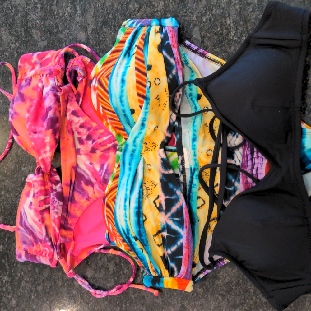 LOT 3 assorted bikinis size M - Victoria's Secret, Body Glove, J. Crew